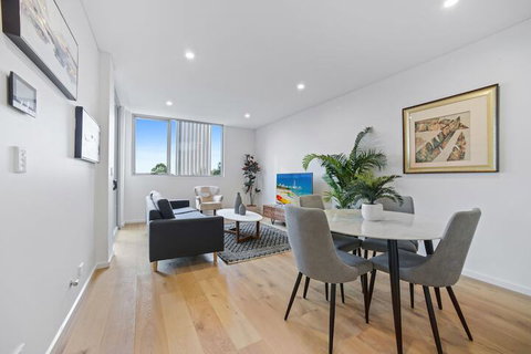 HomeHotel Luxury & New 2 Bedroom Apartment - Accommodation Newcastle 7