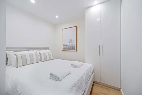 HomeHotel Luxury & New 2 Bedroom Apartment - Accommodation Newcastle 2