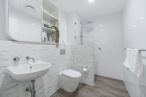 HomeHotel Luxury & New 2 Bedroom Apartment - Accommodation Newcastle 4