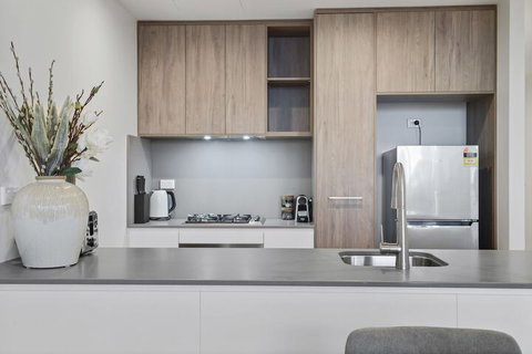 HomeHotel Luxury & New 2 Bedroom Apartment - Accommodation Newcastle 6