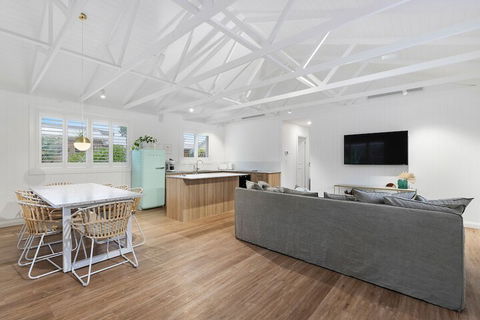 Sunset Beach - Accommodation Newcastle 5