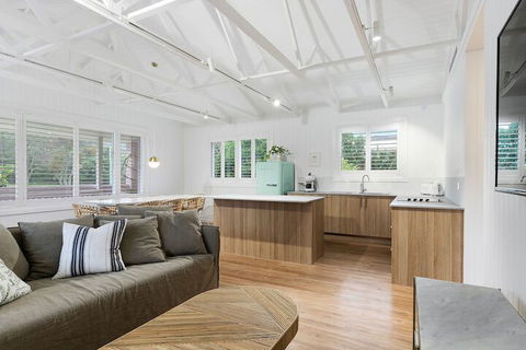 Sunset Beach - Accommodation Newcastle 7