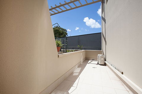 Urban Rest The Young - Accommodation Newcastle 1