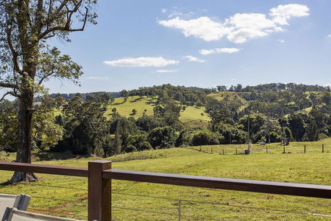 Valley Cabins By The Creek - Accommodation Newcastle 7