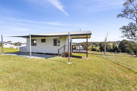 Valley Cabins By The Creek - Accommodation Newcastle 6