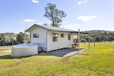 Valley Cabins By The Creek - Accommodation Newcastle 5