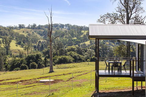 Valley Cabins By The Creek - Accommodation Newcastle 4