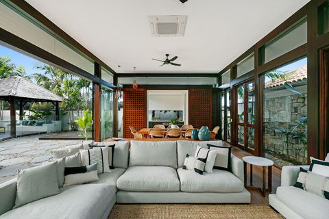 ESPRIT 2 PALM COVE BRAND NEW - Accommodation Newcastle 3