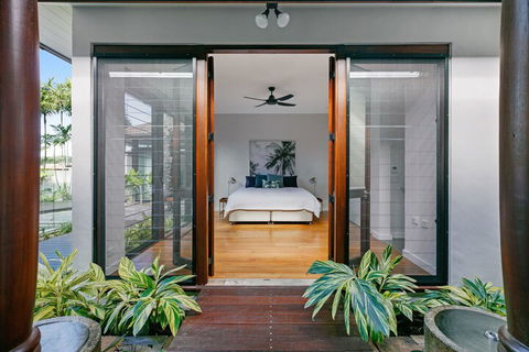 ESPRIT 2 PALM COVE BRAND NEW - Accommodation Newcastle 6