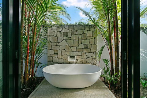 ESPRIT 2 PALM COVE BRAND NEW - Accommodation Newcastle 5