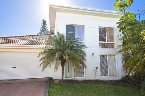 1 / 17 22nd Ave Sawtell NSW - Accommodation Newcastle 1