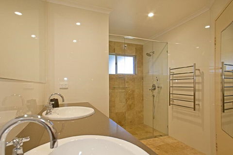 1 / 17 22nd Ave Sawtell NSW - Accommodation Newcastle 6