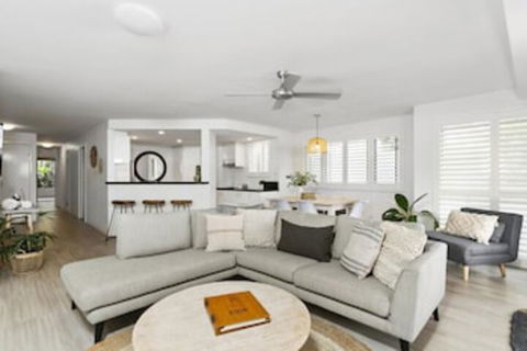 Your Luxury Escape - Karinya At Surfside - Accommodation Newcastle 0