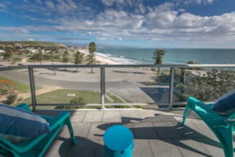 King Of North Bay 103 Gold Coast Drive - Accommodation Newcastle 0