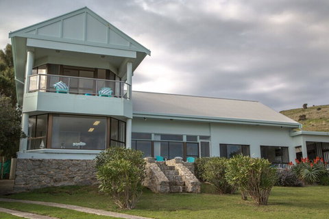 King Of North Bay 103 Gold Coast Drive - Accommodation Newcastle 1