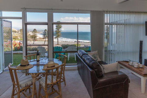 King Of North Bay 103 Gold Coast Drive - Accommodation Newcastle 3