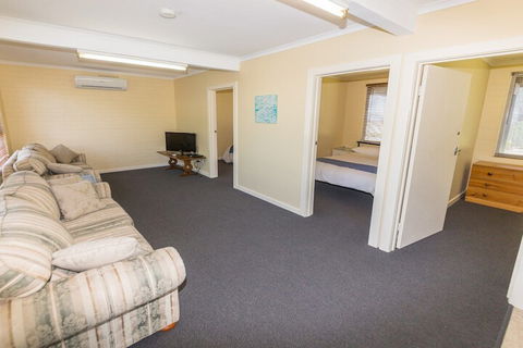 Sandy Feet 31 Gold Coast Drive - Accommodation Newcastle 5