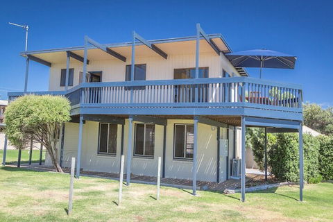 Sandy Feet 31 Gold Coast Drive - Accommodation Newcastle 2