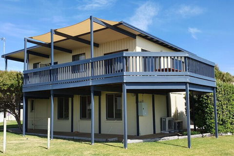 Sandy Feet 31 Gold Coast Drive - Accommodation Newcastle 4