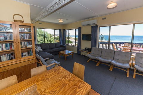 Sandy Feet 31 Gold Coast Drive - Accommodation Newcastle 7