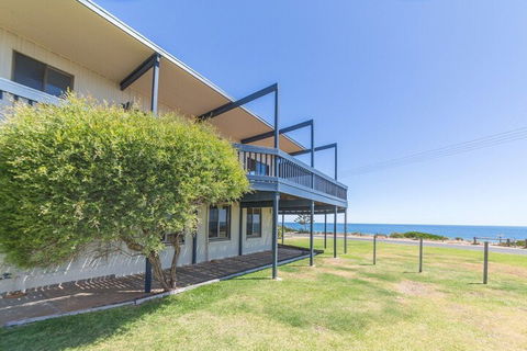 Sandy Feet 31 Gold Coast Drive - Accommodation Newcastle 1