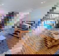 Loch Retreat 550m TO Town - Accommodation Newcastle