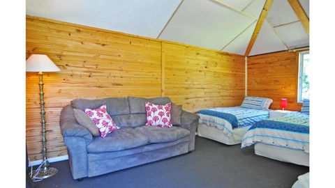 MY Fair Lady External Bathroom PET Friendly - Accommodation Newcastle 3
