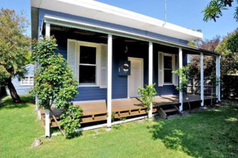 MY Fair Lady External Bathroom PET Friendly - Accommodation Newcastle 0