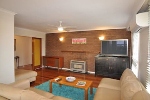 Salty Sands Meters From THE Beach Free Wifi - Accommodation Newcastle 0