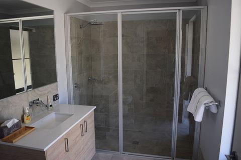 Eagle Bay House - Accommodation Newcastle 1