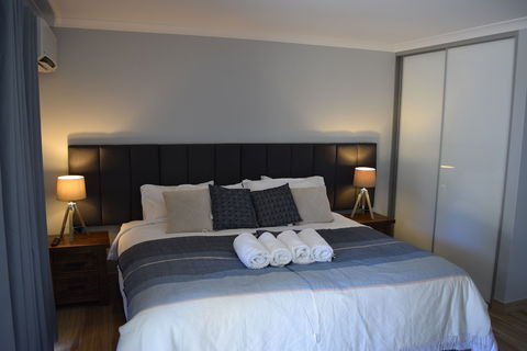 Eagle Bay House - Accommodation Newcastle 3