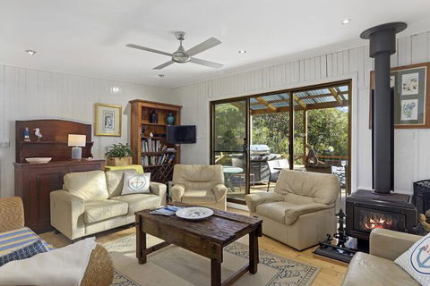 Sandy Feet Retreat 13 Scenic View Drive - Accommodation Newcastle 5