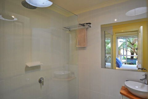THE Sails 4 Linen Included Central Location - Accommodation Newcastle 2