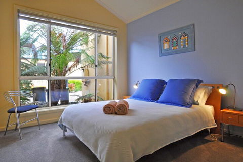 THE Sails 4 Linen Included Central Location - Accommodation Newcastle 3