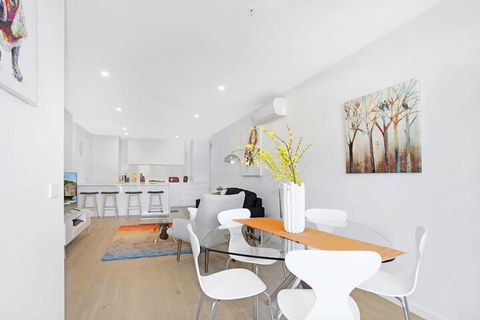 Heart Of St Kilda By Ready Set Host - Accommodation Newcastle 6