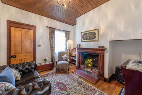 Sargeants & Armoury Cottages 1823 - Accommodation Newcastle 5