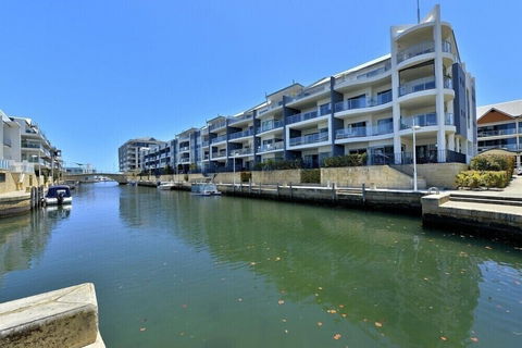 Del Mar 1 - Accommodation Newcastle 1