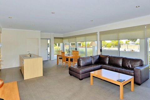 Del Mar 1 - Accommodation Newcastle 5