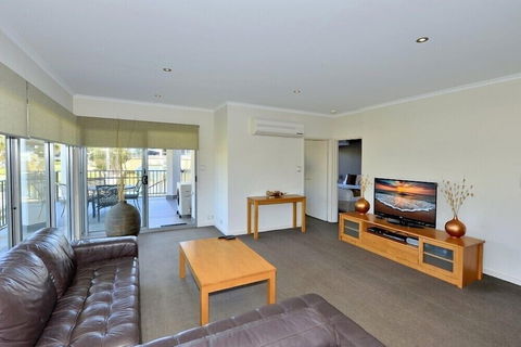 Del Mar 1 - Accommodation Newcastle 4