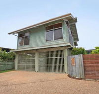 18 Northbeach Place Mudjimba Beach Pet Friendly Linen Included WIFI - Accommodation Newcastle