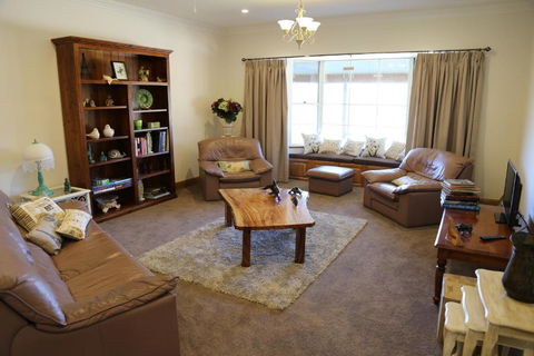 BellbirdHill Bed & Breakfast - Accommodation Newcastle 3