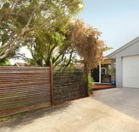 1 / 882 David Low Way Marcoola 500 Bond Linen included pet friendly - Accommodation Newcastle