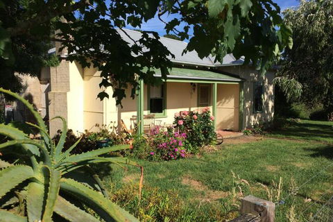 Tarndwarncoort Farmers Cottage - Accommodation Newcastle 3