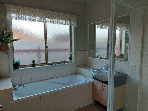 Annesley Central - Accommodation Newcastle 7