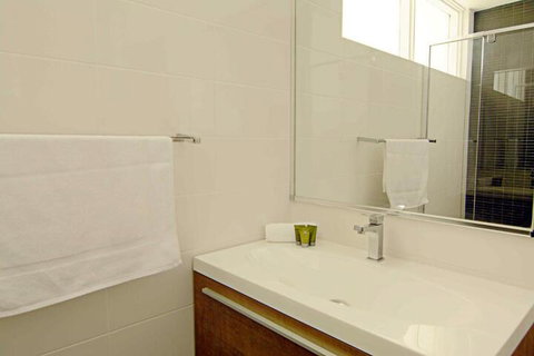 Heritage Hotel - Accommodation Newcastle 2