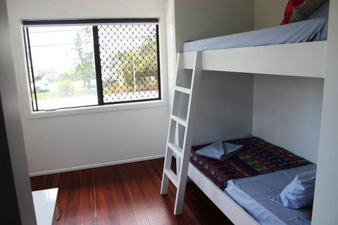 Yeppoon Beachhouse - Hostel - Accommodation Newcastle 6
