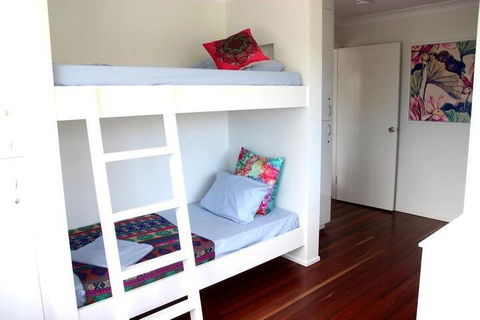 Yeppoon Beachhouse - Hostel - Accommodation Newcastle 7