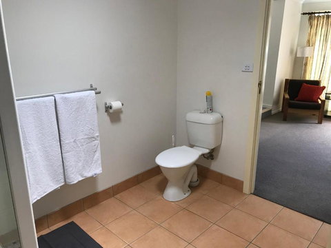 Oatlands Retreat - Accommodation Newcastle 3