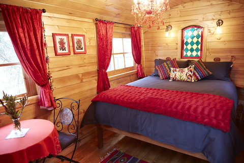 Heimat Chalets - Accommodation Newcastle 3