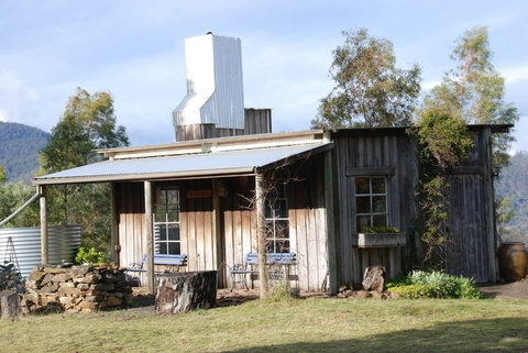 Heimat Chalets - Accommodation Newcastle 0